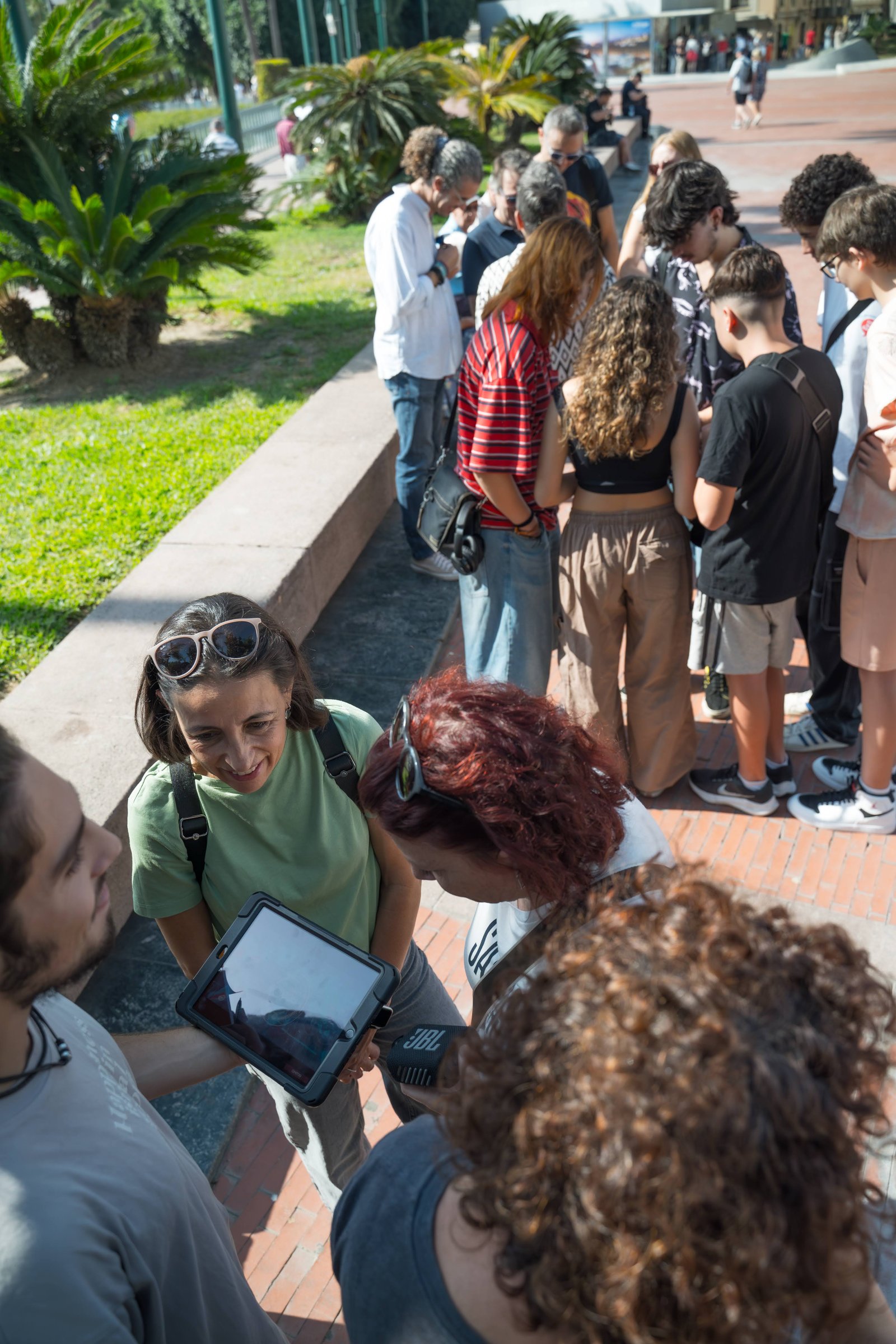 Team solving puzzles together